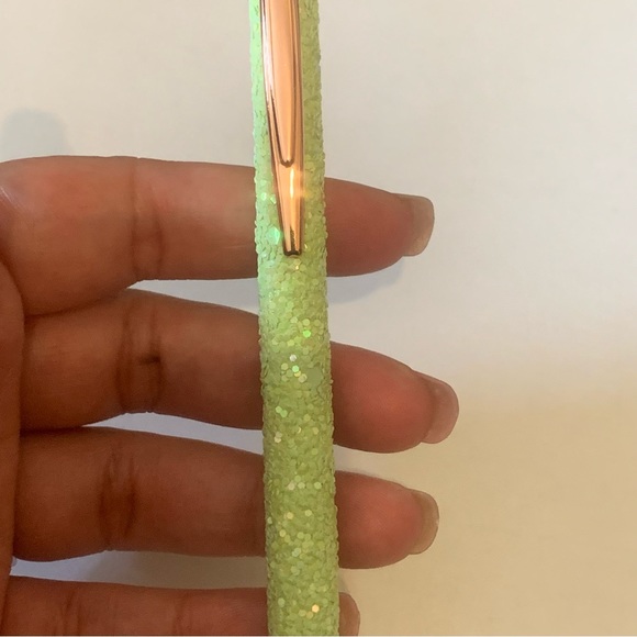 🍒🍒 (Bundle Only) Sparkly Green Refillable Metal Pen - Picture 5 of 5